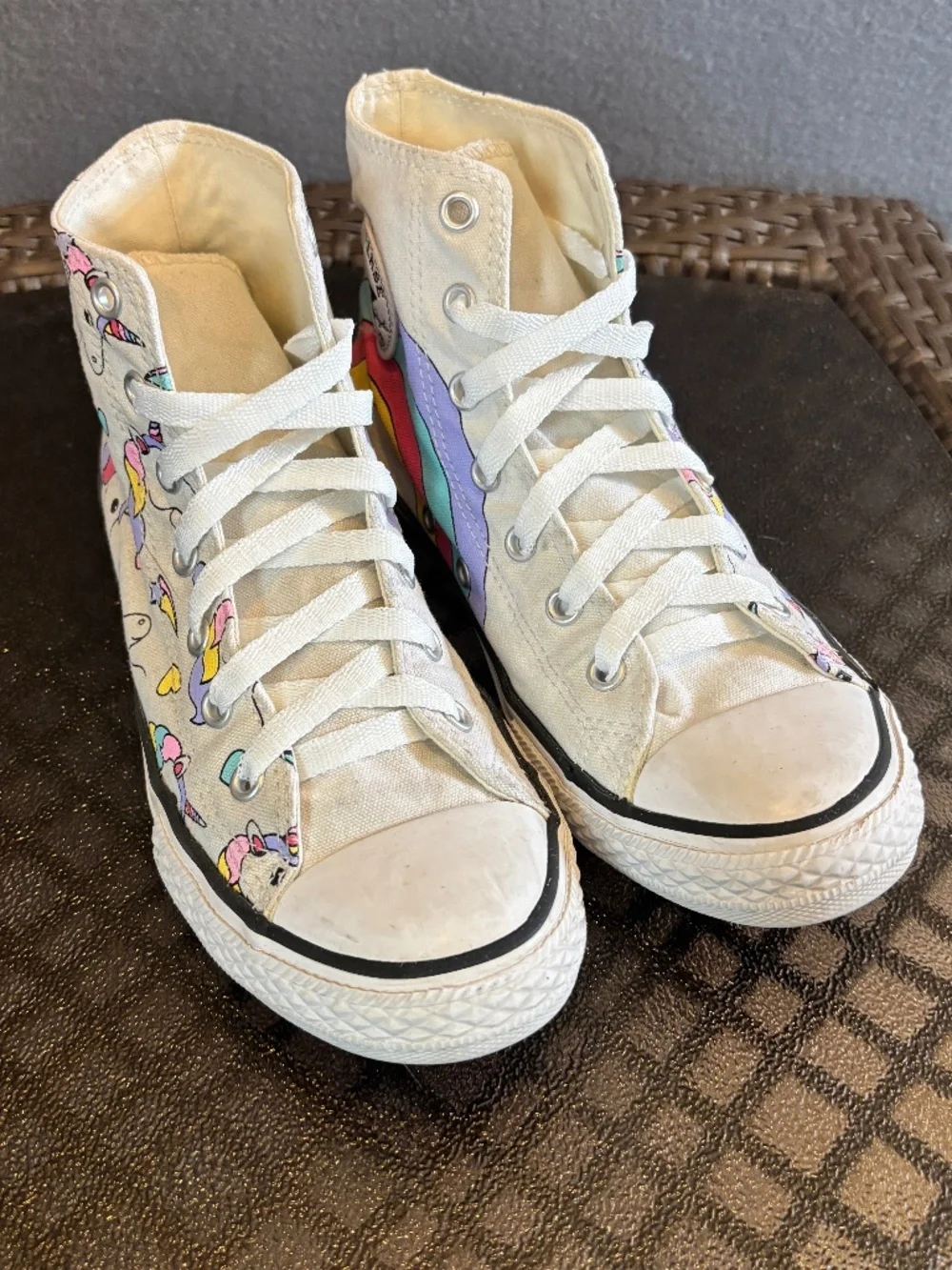 Converse Chuck Taylor All Star Girl's High Top Canvas Sneakers Unicorns Size 4